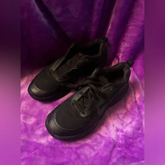 - - ✔️- Nike big boy  running shoes everyday  5.5Y / 7 women