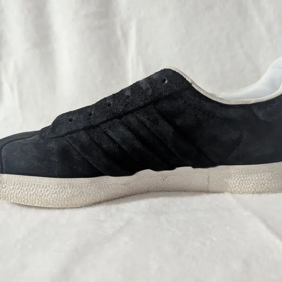 Adidas classic suede gazelle