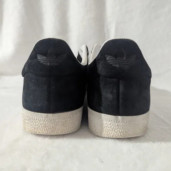 Adidas classic suede gazelle
