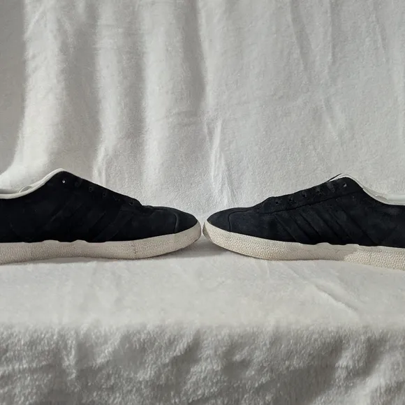 Adidas classic suede gazelle