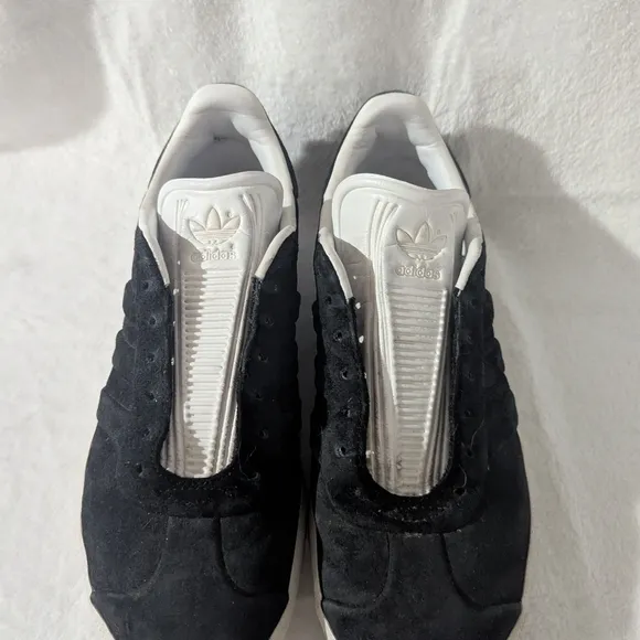 Adidas classic suede gazelle