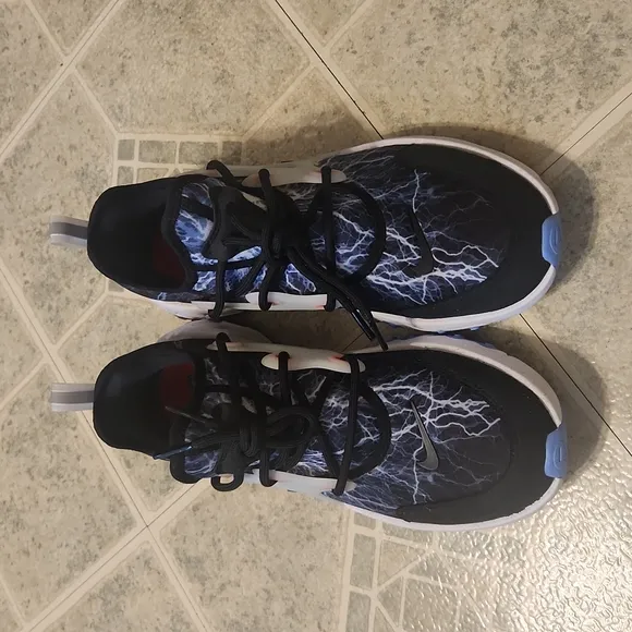 Boys Nikes