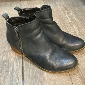 Lucky brand Black Booties with double zippers Leather upper women’s 5.5 Lk Basel