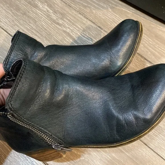 Lucky brand Black Booties with double zippers Leather upper women’s 5.5 Lk Basel