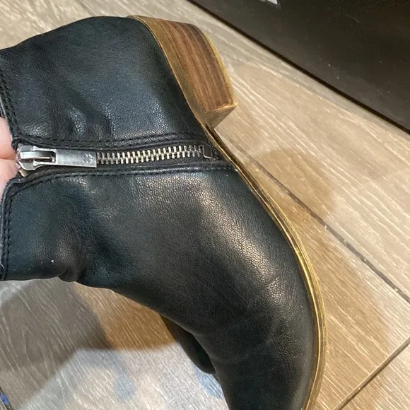 Lucky brand Black Booties with double zippers Leather upper women’s 5.5 Lk Basel
