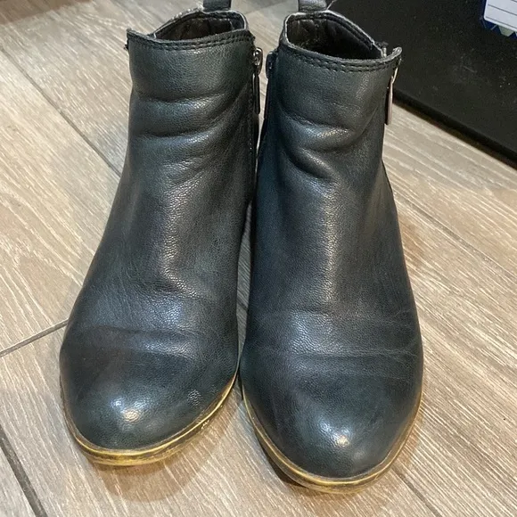 Lucky brand Black Booties with double zippers Leather upper women’s 5.5 Lk Basel