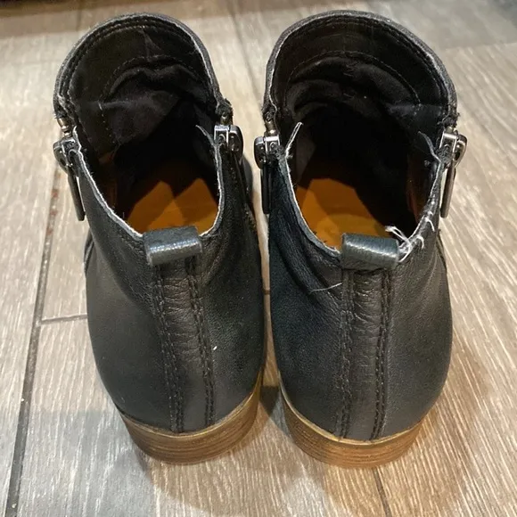 Lucky brand Black Booties with double zippers Leather upper women’s 5.5 Lk Basel