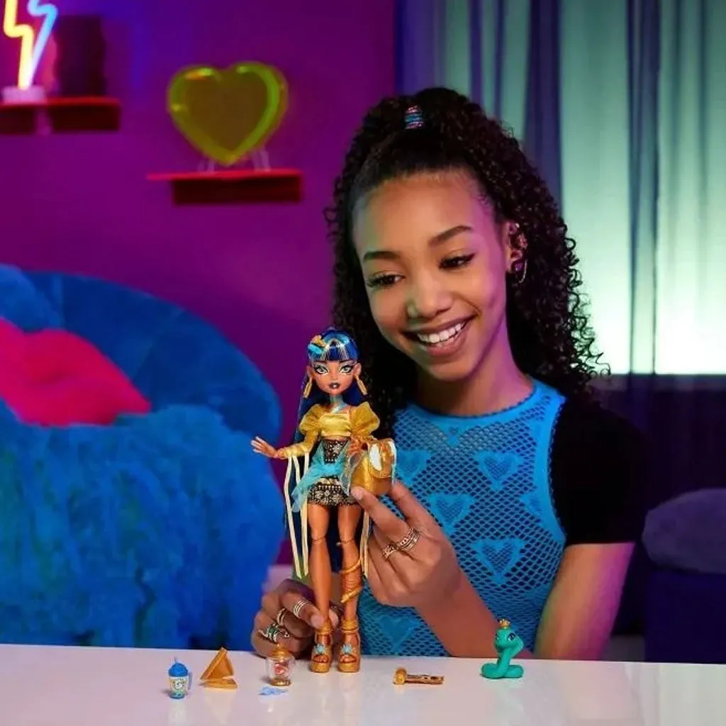 Monster High Cleo DeNile Fashion Doll With Pet