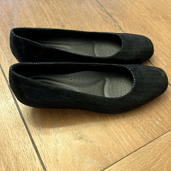 NWOT Trotters Lauren Herringbone Wedge Pumps