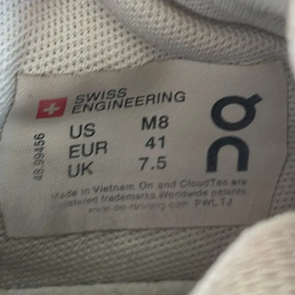 On Running Men's The Roger Advantage White Leather Sneakers Men’s US 8 Eu 41