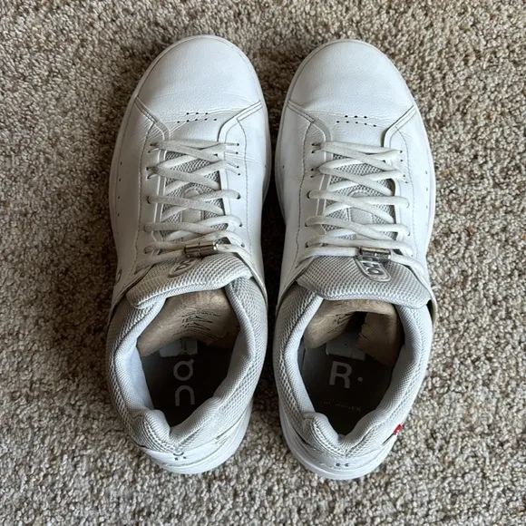 On Running Men's The Roger Advantage White Leather Sneakers Men’s US 8 Eu 41