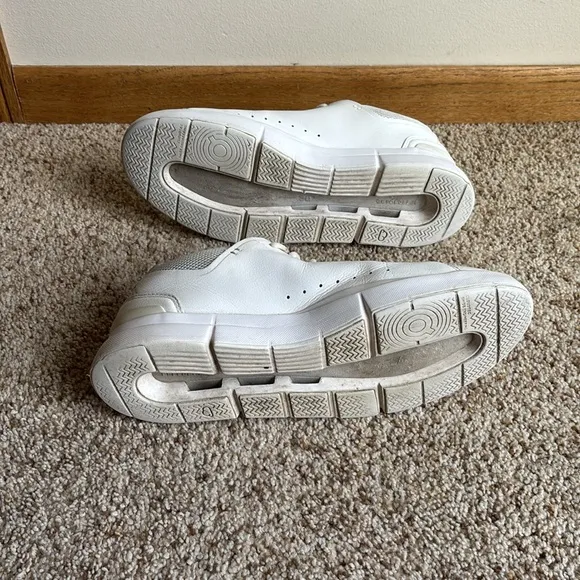On Running Men's The Roger Advantage White Leather Sneakers Men’s US 8 Eu 41