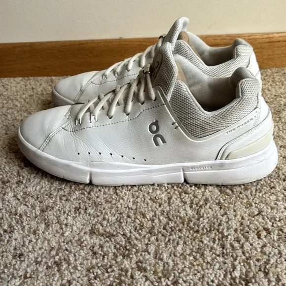 On Running Men's The Roger Advantage White Leather Sneakers Men’s US 8 Eu 41