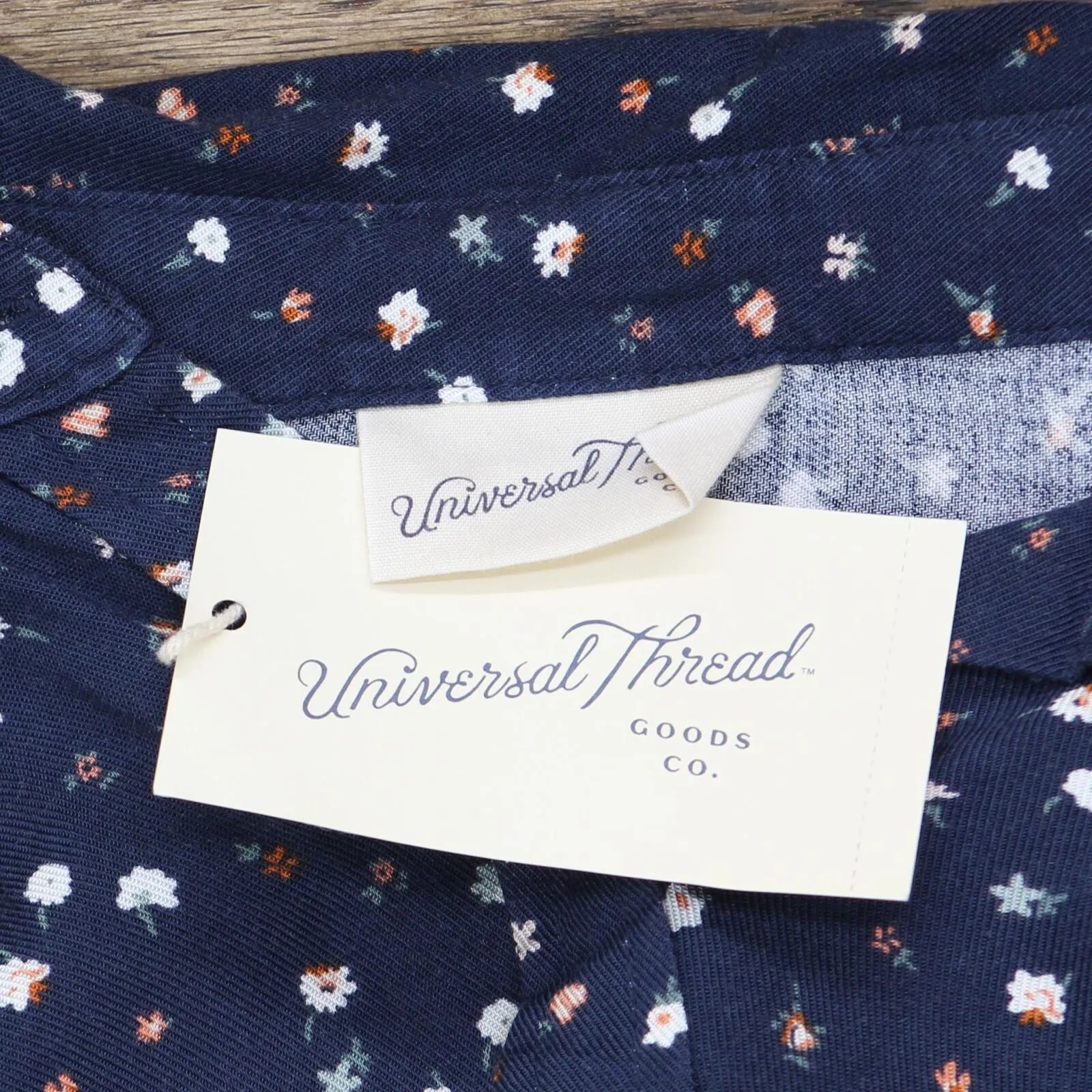 Universal Thread Floral Print Short Sleeve Button-Down Camp Shirt Navy Blue L