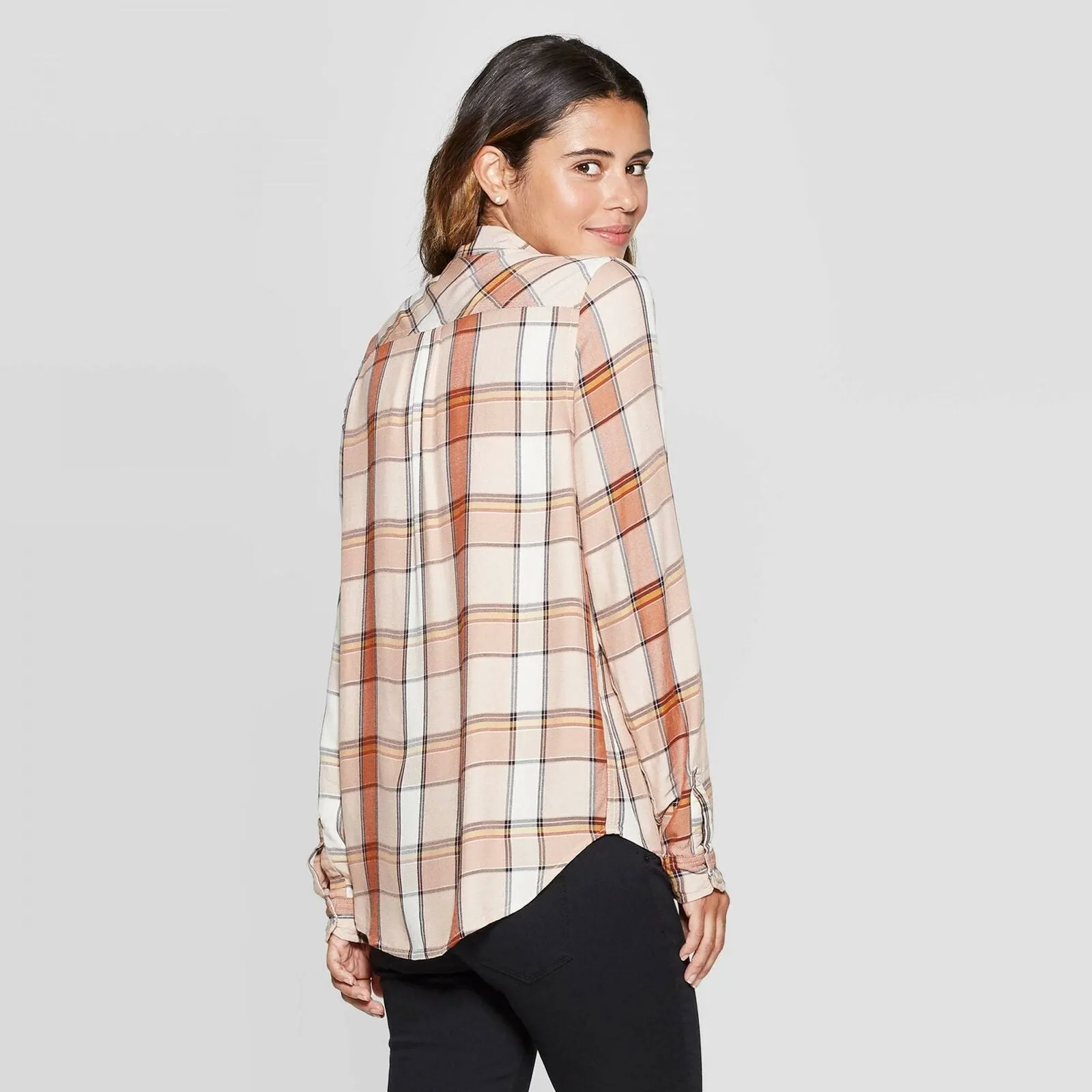 Universal Thread Women's Plaid Long Sleeve Button-Down Shirt