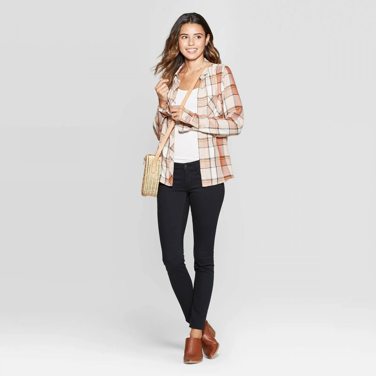 Universal Thread Women's Plaid Long Sleeve Button-Down Shirt
