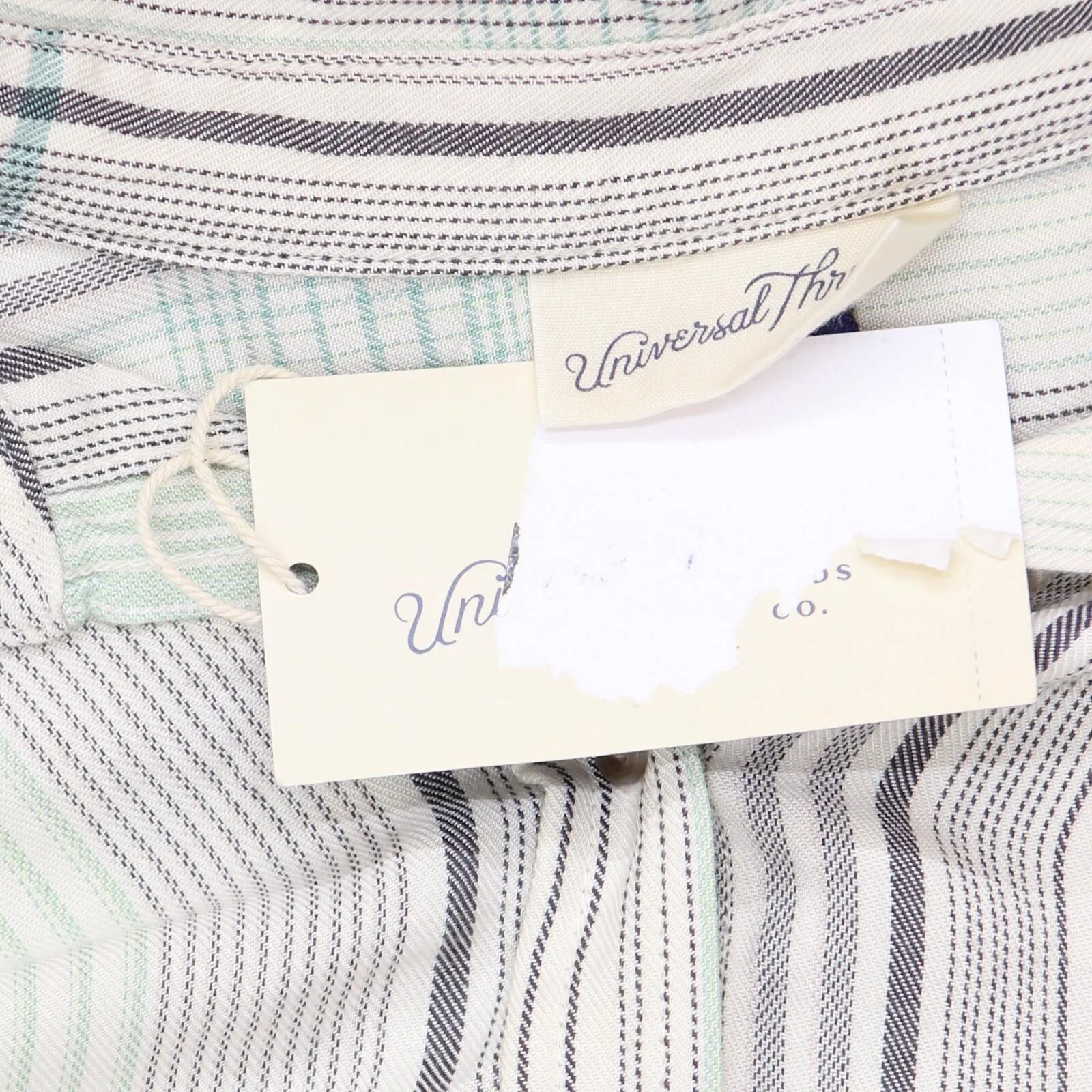 Universal Thread Women's Plaid Short Sleeve Button-Down Camp Shirt Green L