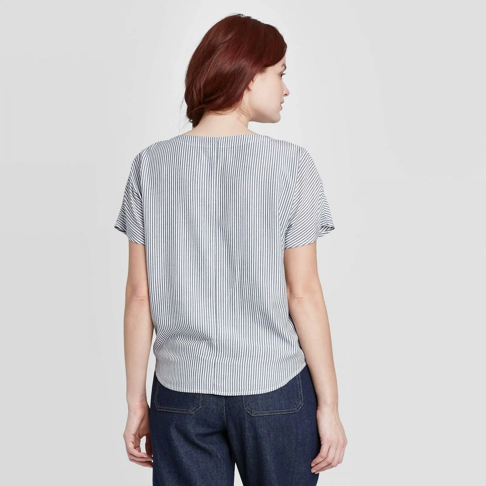 Universal Thread Women's Short Sleeve V-Neck Button-Down Relaxed Fit Shirt